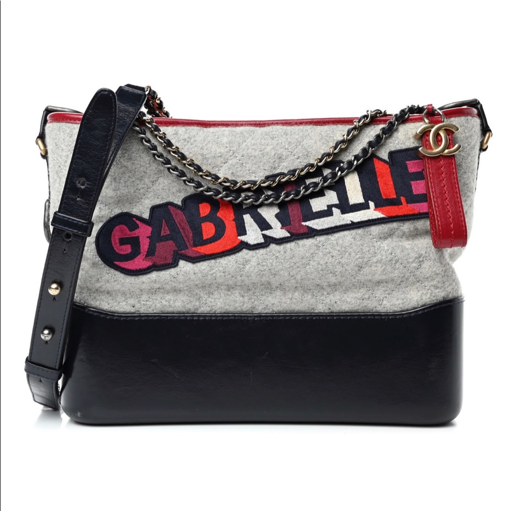 Chanel crossbody, like new and lots of room!